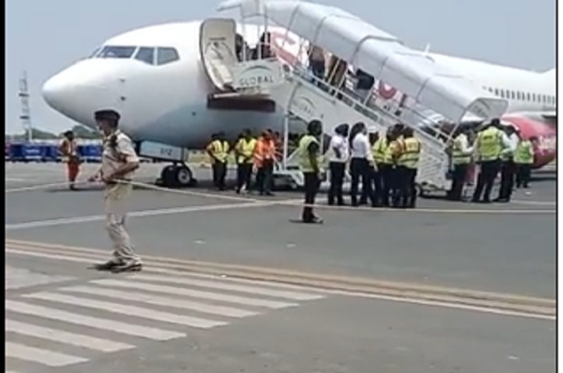 उड़ान भरते ही स्पाइस जेट विमान के इंजन में लगी आग, पटना एयरपोर्ट में हुई इमरजेंसी लैंडिंग