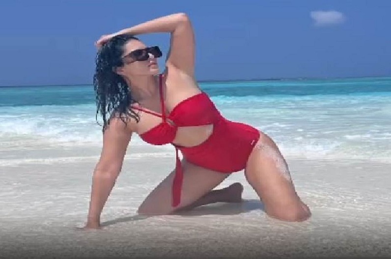 Actress Sunny Leone nude photoshoot
