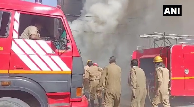 राजधानी के एक इमारत में लगी भीषण आग, इलाके में मचा हड़कंप, दमकल की आठ गाड़ियां मौके पर मौजूद