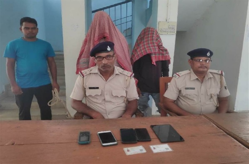 प्रेमिका को खुश करने युवक बन गया चोर, सामान बेचकर देता था गिफ्ट, अब चढ़ा पुलिस के हत्थे