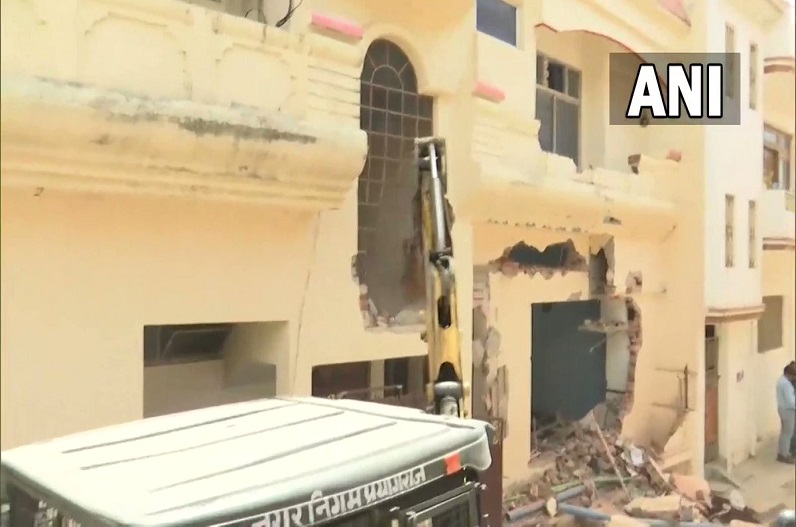 Prayagraj Violence के मास्टरमाइंड जावेद की पत्नी पहुंची हाईकोर्ट, बोली- दंगे के आरोप में जिसका घर तोड़ा वो मेरा था