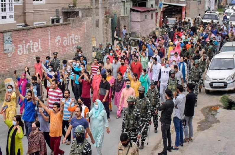 Kashmiri Pandits started exodus, see photos