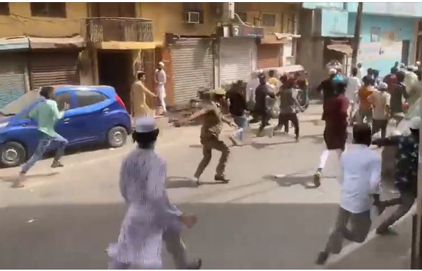 रांची हिंसा मामले में एक दर्जन लोग हिरासत में, बहाल हुई इंटरनेट सेवा, जानें क्या है ताजा स्थिति