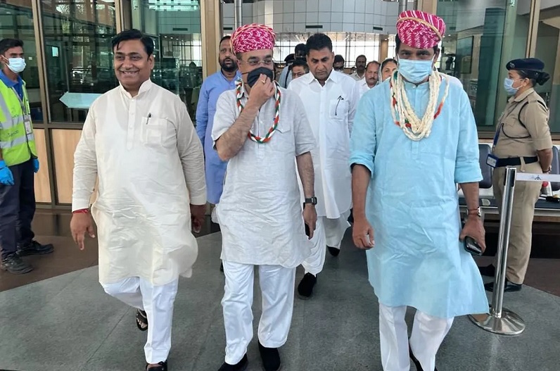 About 70 Congress MLAs reached the hotel