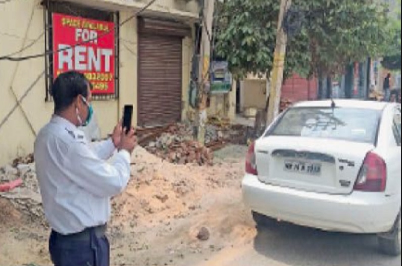 सड़क पर खड़े वाहन की फोटो भेजो और पाओ 500 रु का इनाम, सरकार जल्द ला रही ये कानून