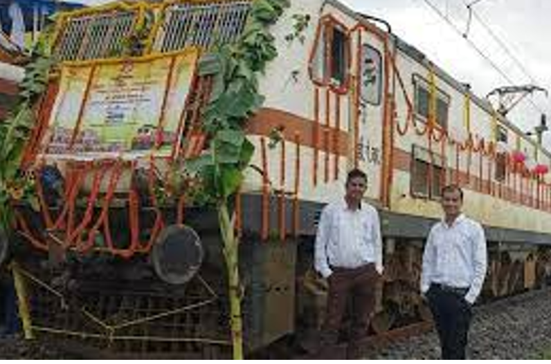 सरगुजा को दिल्ली से जोड़ेगी ये ट्रेन, अंबिकापुर-निजामुद्दीन ट्रेन का रेल मंत्री ने किया शुभारंभ, जानें डिटेल्स