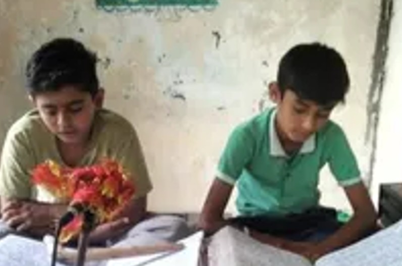 बच्चे मोबाइल की लत से रहें दूर इसलिए ग्रामीणों ने खोजा यह तरीका,देखकर आपको भी होगा गर्व