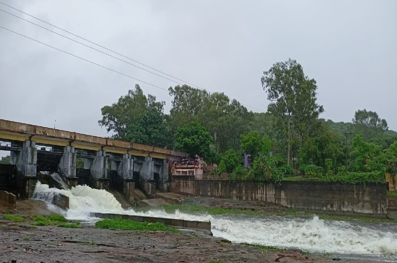 Bhadbhada Dam gates open
