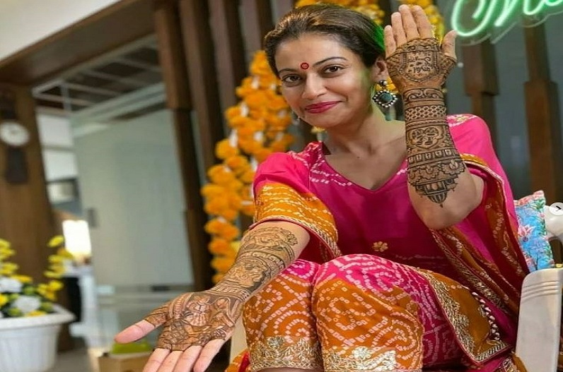 पायल के हाथों में सजी सजना के नाम की मेहंदी, इंस्टाग्राम पर शेयर की बेहद खूबसूरत तस्वीरें