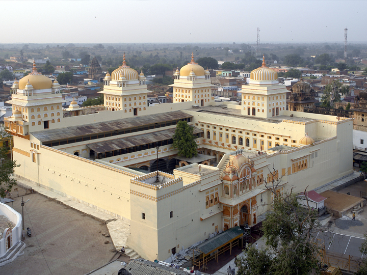 Shri Ram Raja Mandir Orchha : आकाशीय बिजली की चमक में दिव्य स्वरुप | Video में देखिए कुदरत के नजारे.