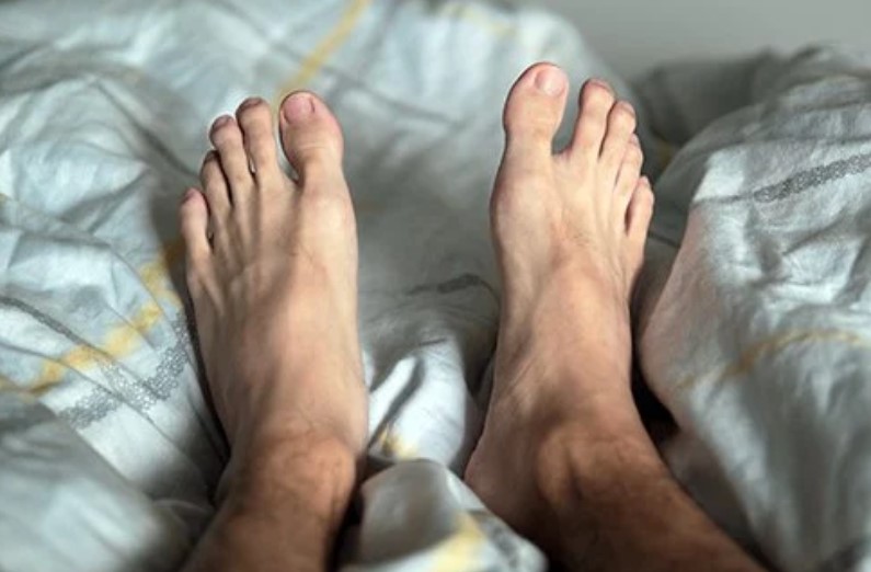 बैठे-बैठे शरीर के इस अंग को हिलाना हो सकता है घातक, हो सकते हैं गंभीर बीमारी के शिकार, युवाओं को खास सावधानी बरतने की जरूरत