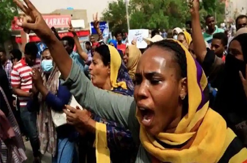 महिला को मरते दम तक पत्थर मारने की सजा, अवैध संबंध के मामले में कोर्ट ने सुनाया ये फैसला