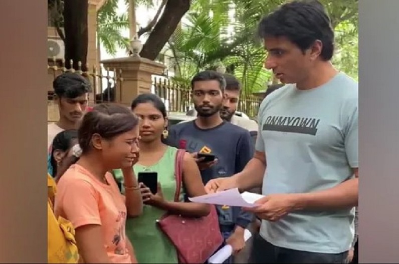 सोनू सूद ने एक बार फिर सुनी रोती बिलखती लड़की की गुहार, वीडियो तेजी से हो रहा वायरल