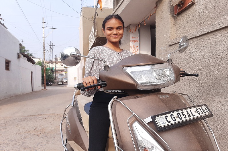IBC24 Swarn Sharda Scholarship 2022 : 12वीं टॉपर श्रिया पांडे बोलीं- IAS बनकर छत्तीसगढ़ का करना चाहती हूं सेवा..