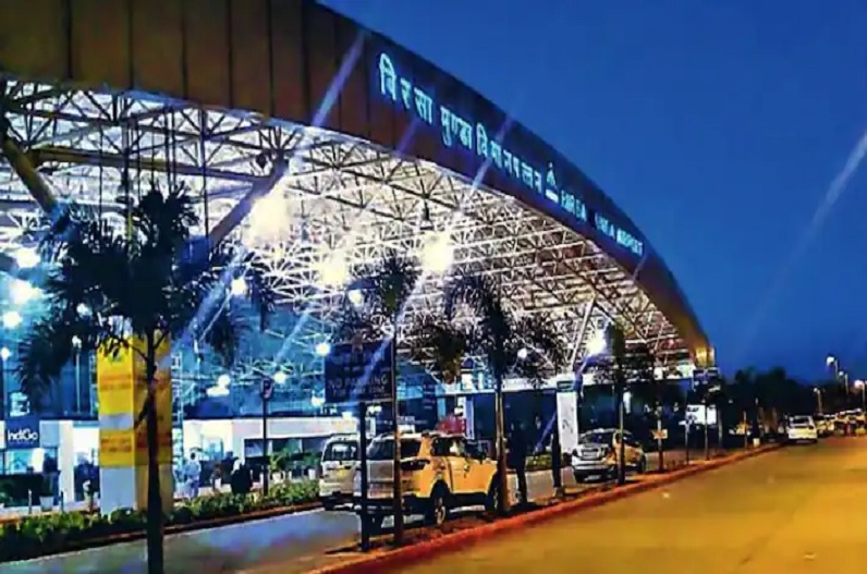 “एयरपोर्ट के अंदर बम है, हमारी बात नहीं मानी तो उड़ा देंगे” खबर मिलते ही यात्रियों में मचा हड़कंप