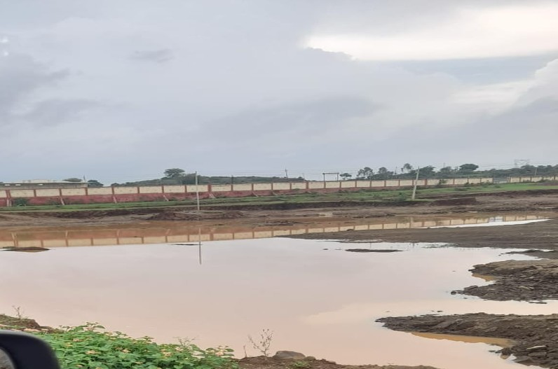 तीन बच्चियों की खंती में डूबने से मौत, बिना बताए नहाने गई थी मासूम