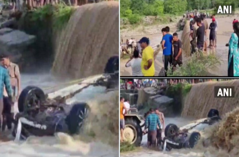 उफनती नदी पर पुल पार करते वक्त बह गई अर्टिगा कार, 9 लोगों की मौत, 4 लोगों का शव बरामद