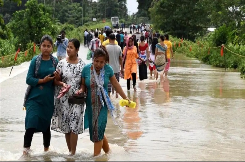 प्रदेश में बाढ़ से मचा कोहराम.. 12 जिलों के नौ लाख से ज्यादा लोग हुए प्रभावित, 187 ने गंवाई जान