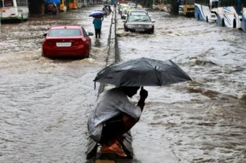 heavy rain in pune , several parts of city inundated,