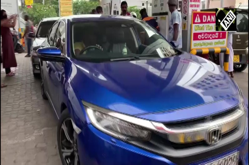 इंटरनेशनल क्रिकेटर को कार में पेट्रोल भरवाने के लिए देना पड़ा 10000 रुपए, जानिए क्यों चुकानी पड़ी मोटी रकम