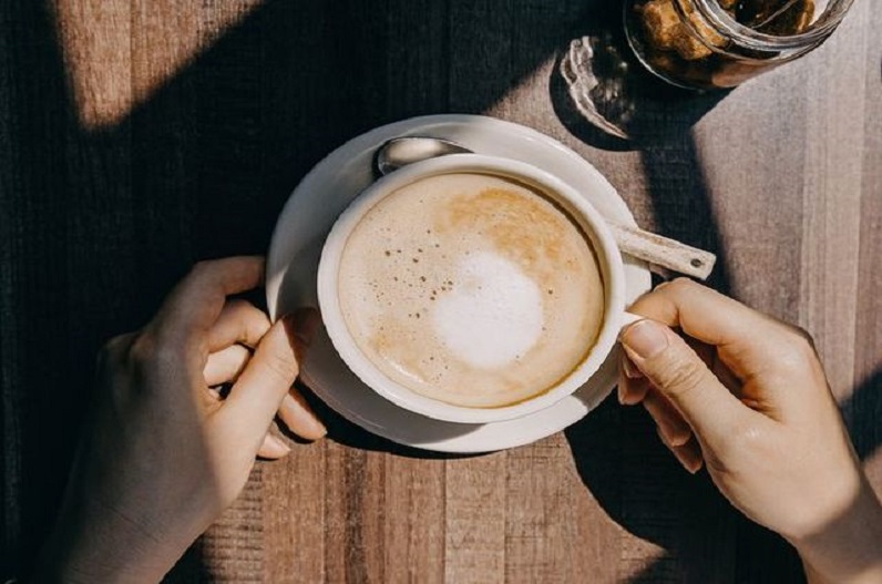 सुबह-सुबह ताज़गी भर देती है कॉफी… फायदा है या नुकसान, इस रिपोर्ट में जानें ये सच्चाई