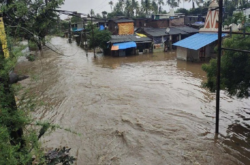 Weather Update : उफान पर बह रही नदियां, कई गांवों में घुसा पानी, ये इलाके आए बाढ़ के चपेट में