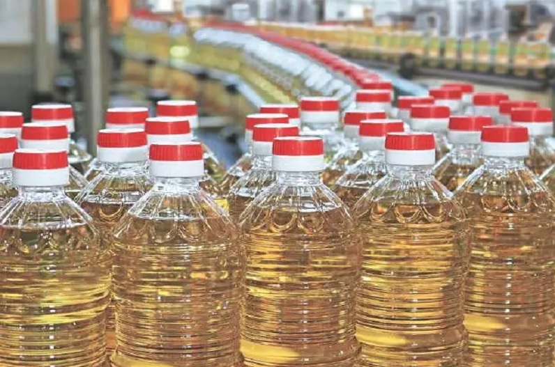 आज से 14 रुपए सस्ता मिलेगा तेल, सरकार के निर्देश के बाद घटे दाम, देखें नई कीमत