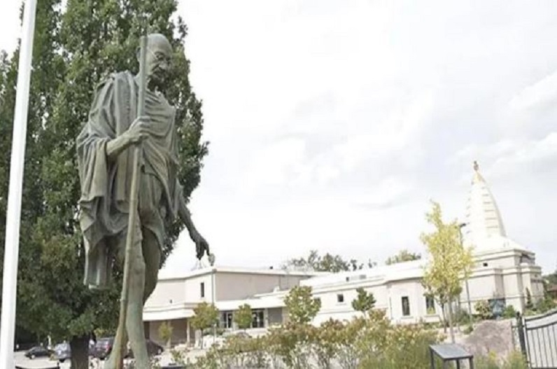 Mahatma Gandhi's statue