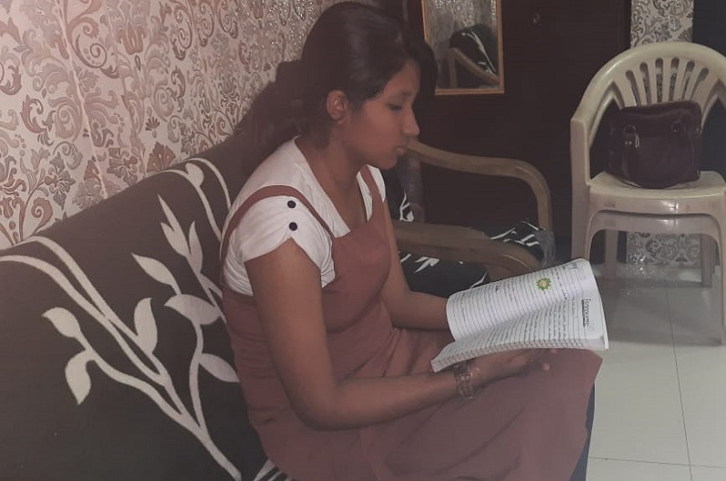 IBC24 Swarn Sharda Scholarship 2022 : 12वीं टॉपर गीतांजलि देवांगन बोलीं- कलेक्टर बनकर करूंगी समाज की सेवा