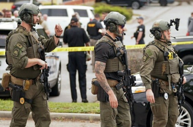 मॉल में ताबड़तोड़ फायरिंग से कोहराम, हमलावर सहित 3 लोगों की मौत, दहशत में नागरिक