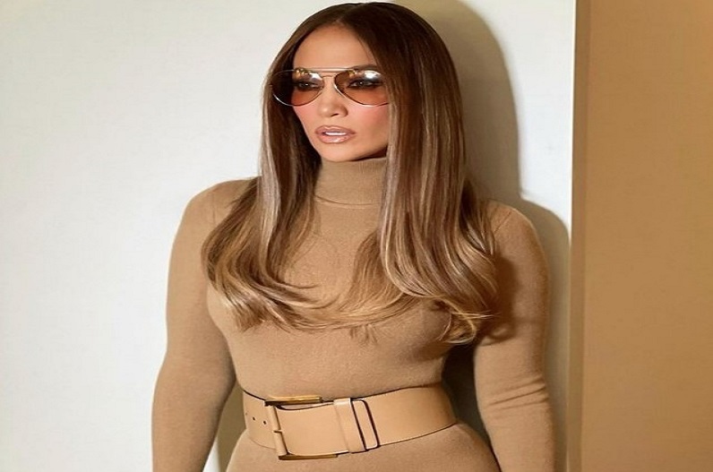 रणवीर सिंह के बाद अब इस सिंगर पर चढ़ा बोल्डनेस का बुखार, कराया Nude फोटोशूट, देखिए वायरल वीडियो