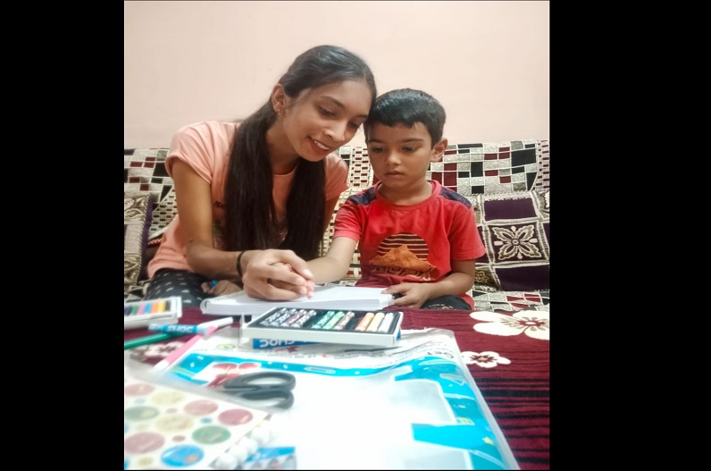 IBC24 Swarn Sharda Scholarship 2022 : 12वीं टॉपर कीर्ति साहू बोलीं- मन में विश्वास हो तो हर मुश्किल काम आसान हो जाता है..