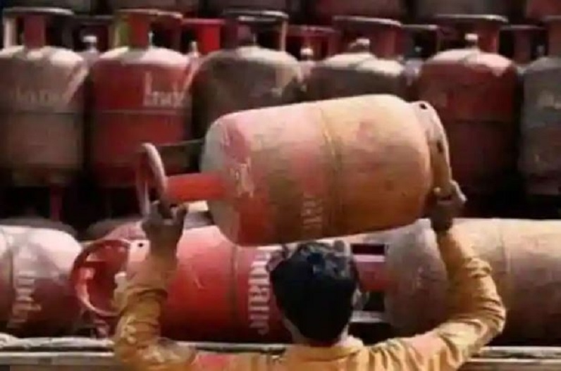 3 free gas cylinders will be available every year in Karnataka