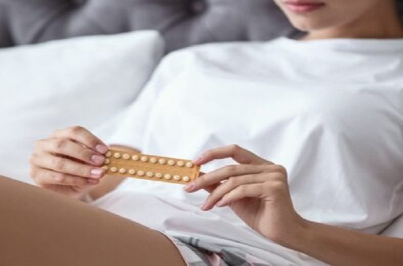 womens are Buying birth control pills for their daughters