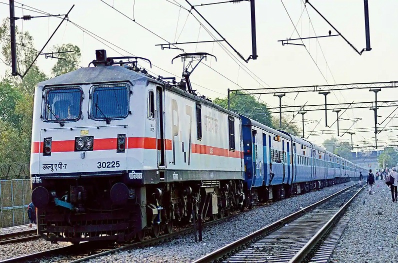 Trains cancel update: आज फिर बढ़ी रेल यात्रियों की मुश्किलें, रेलवे ने किया 163 ट्रेनों को रद्द