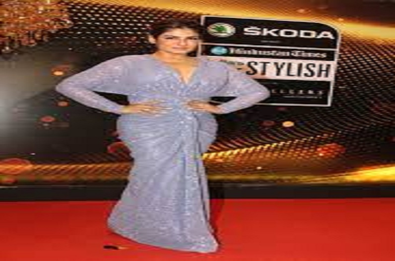 ग्लैमरस अंदाज से सावन में झड़ी लगा रही ये एक्ट्रेस, लूट रही फैंस का दिल