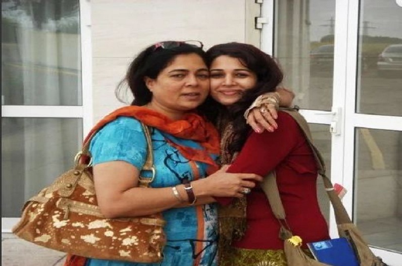 इस फिल्मी मां की बेटी ने अपनी सादगी से सोशल मीडिया में बिखेरा जलवा, तस्वीरें देख फैन्स बोले…