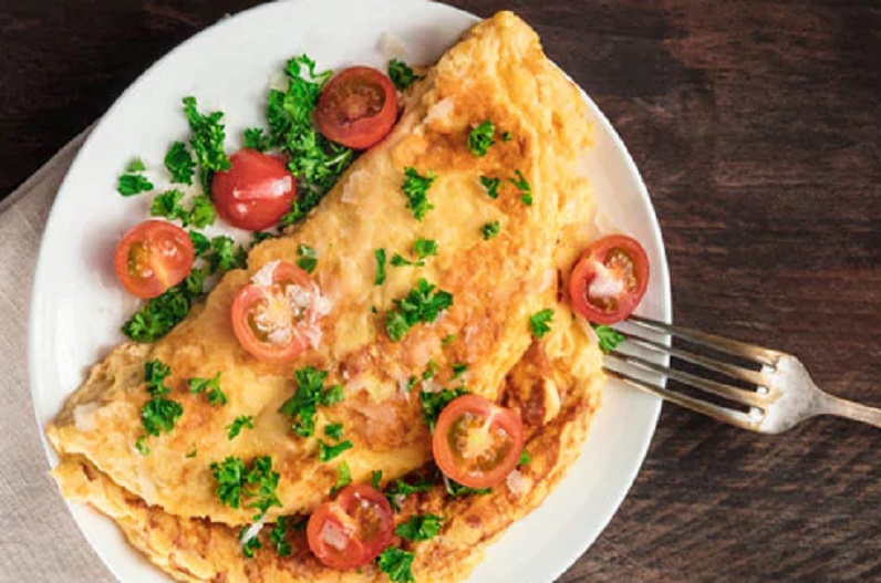 Masala Omelette Recipe: ब्रेकफास्ट में बनाएं स्वादिष्ट ‘मसाला ऑमलेट’ महज 10 मिनट में इस तरह करें तैयार रेसिपी