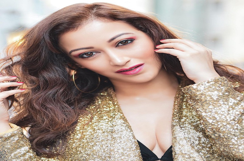 Taarak Mehta की ये फेम रियल लाइफ में हैं बेहद बोल्ड, तस्वीरें उड़ा देगी आपके होश