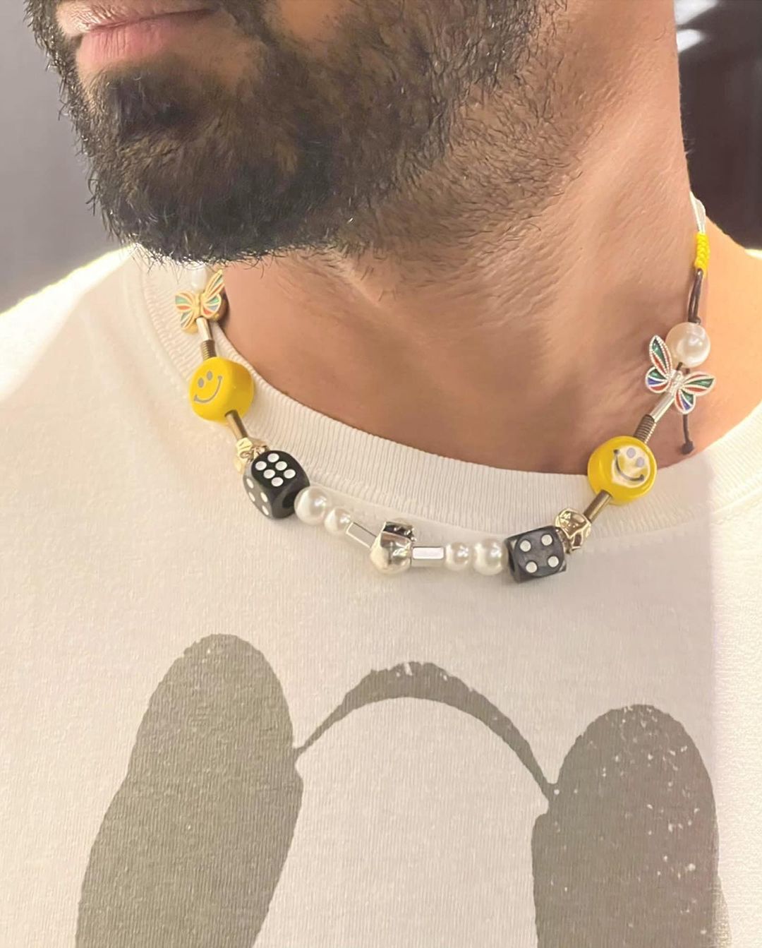 केएल राहुल अभी एशिया कप में ओपनर पारी खेल रहे है। इसी बीच राहुल एक तस्वीर के लिए सोशल मीडिया पर ट्रोल हो रहे हैं।