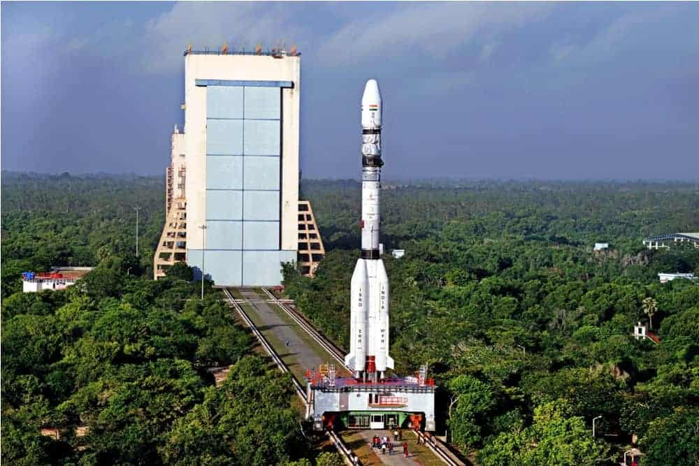 LVM3 M2 / OneWeb India-1 Mission: अंतरिक्ष में बजेगा भारत का डंका! ब्रिटेन के 36 उपग्रह लेकर इस दिन लॉन्च होगा सबसे भारी रॉकेट, मिशन पर टिकी विश्व की निगाहें