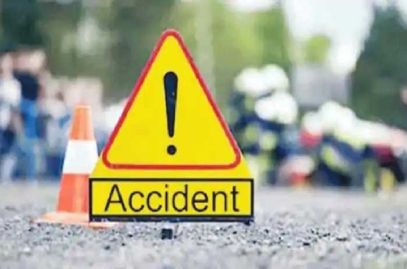 Truck accident in Raipur-Jabalpur NH 30