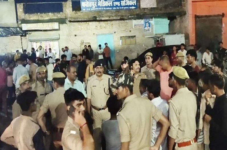 खाकी वर्दी की मनमानी! नशे में धुत कार सवार दरोगा ने मजदूर युवकों को बेरहमी से रौंदा, एक की मौके पर मौत