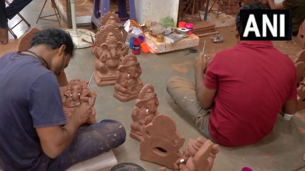 पहला कारण जल-प्रदूषण को रोकना और दूसरा रोज़गार उत्पन्न करना है।“