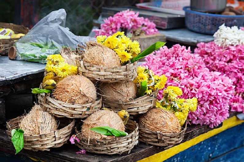 Benifits of coconut: एक नारियल खोल सकता है आपके भाग्य, इन 5 टोटकों को अपनाने से मिलेगी सफलता