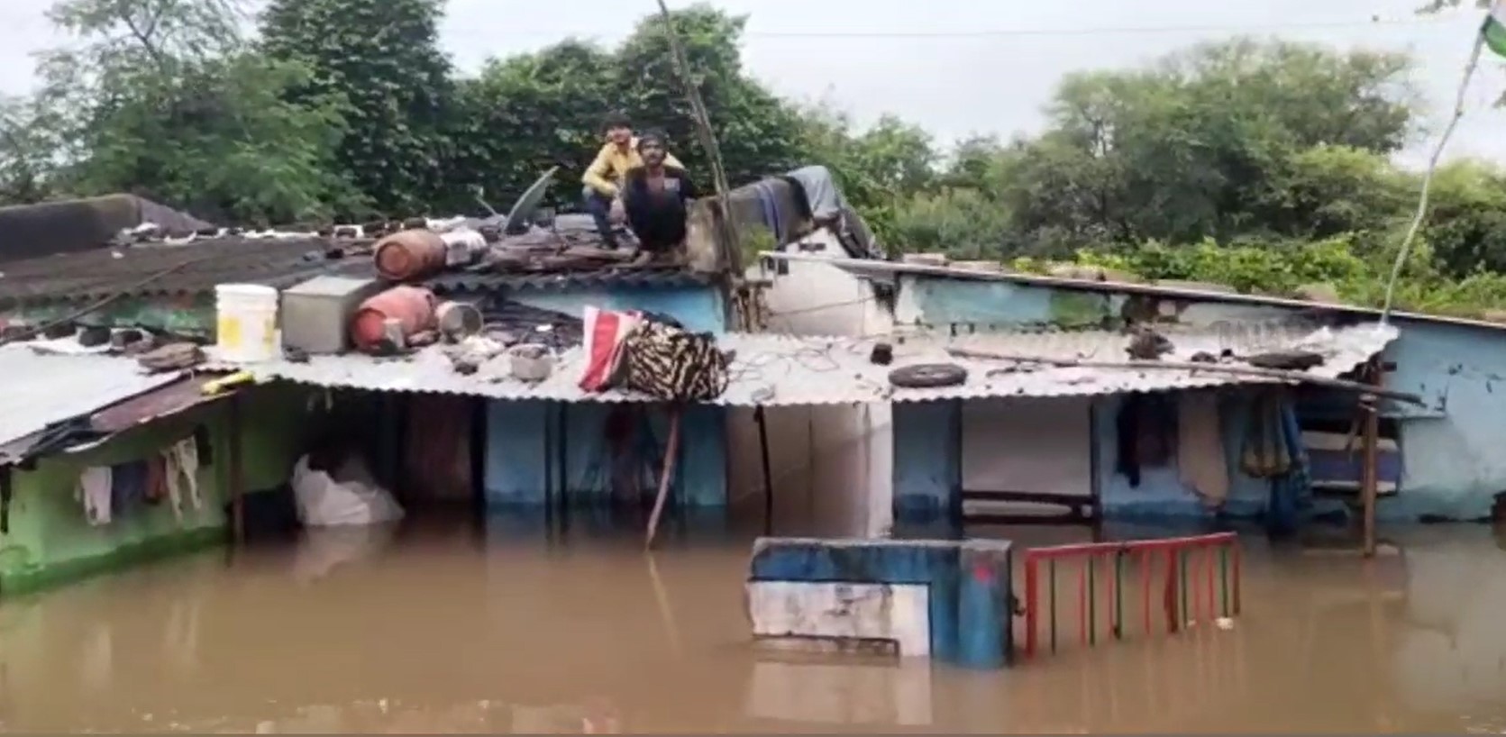 प्रदेश के इस शहर में हो रही आफत की बारिश, लोगों को बचाने रेस्क्यू अभियान जारी