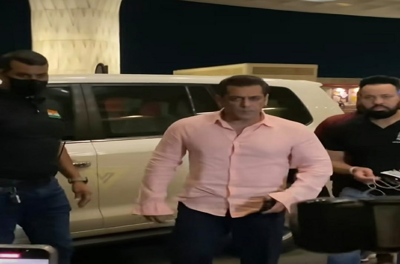 Salman Khan spotted with Bulletproof