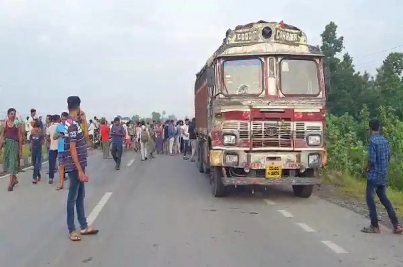 खून से लाल हुई सड़क, कोयले से लदी ट्रक ने मोटरसाइकिल को मारी टक्कर, पांच लोगों की दर्दनाक मौत