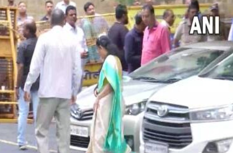 Sanjay Raut's wife appears infront ED