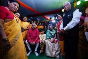 सीएम भूपेश बघेल तिजरहिन माता- बहनों के साथ मना रहें तीजा-पोला त्योहार